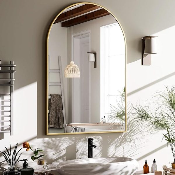 Gold arched mirror – navy and gold powder room ideas